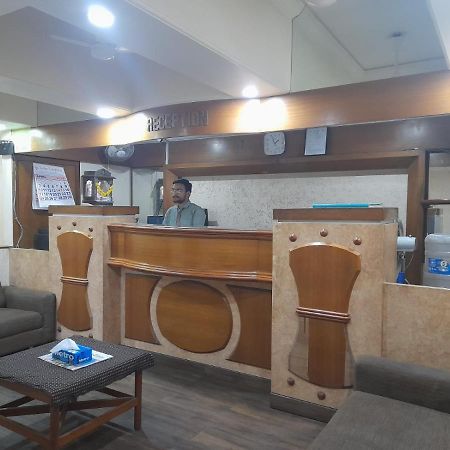 Hotel Mayur By Wb Inn Ulhāsnagar Екстериор снимка