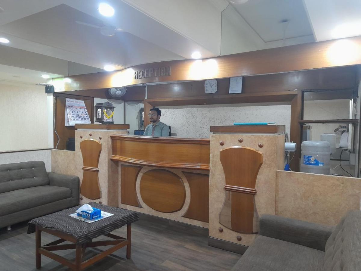 Hotel Mayur By Wb Inn Ulhāsnagar Екстериор снимка