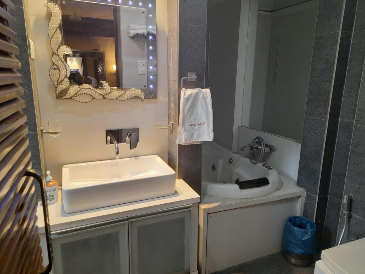 Hotel Mayur By Wb Inn Ulhāsnagar Екстериор снимка